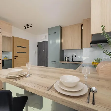 Apartment Stylish Habicha With Air Conditioning And Underground Parking By Renters Warschau
