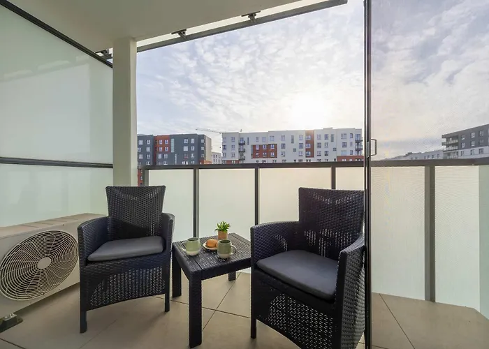 Stylish Habicha With Air Conditioning And Underground Parking By Renters Appartement *