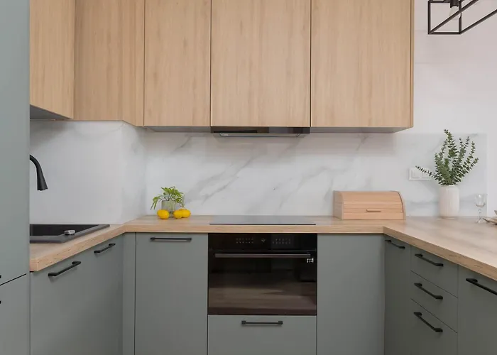 Stylish Habicha With Air Conditioning And Underground Parking By Renters