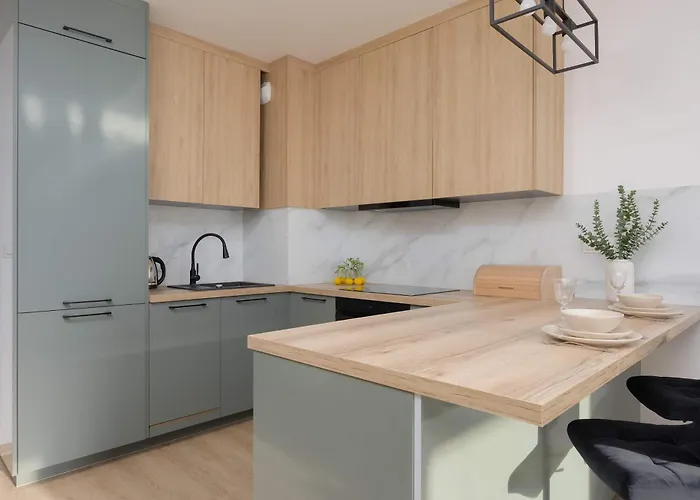 Stylish Habicha With Air Conditioning And Underground Parking By Renters Appartement